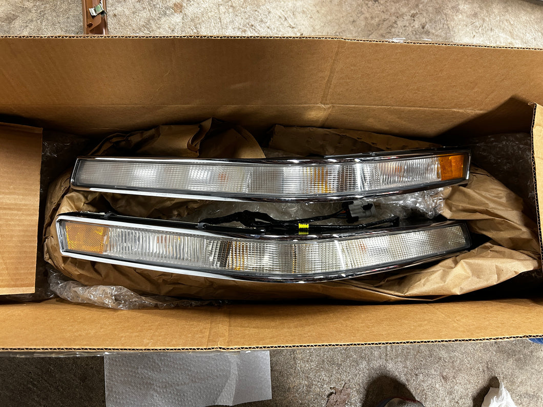 NOS Front Parking Lamp Assembly Set